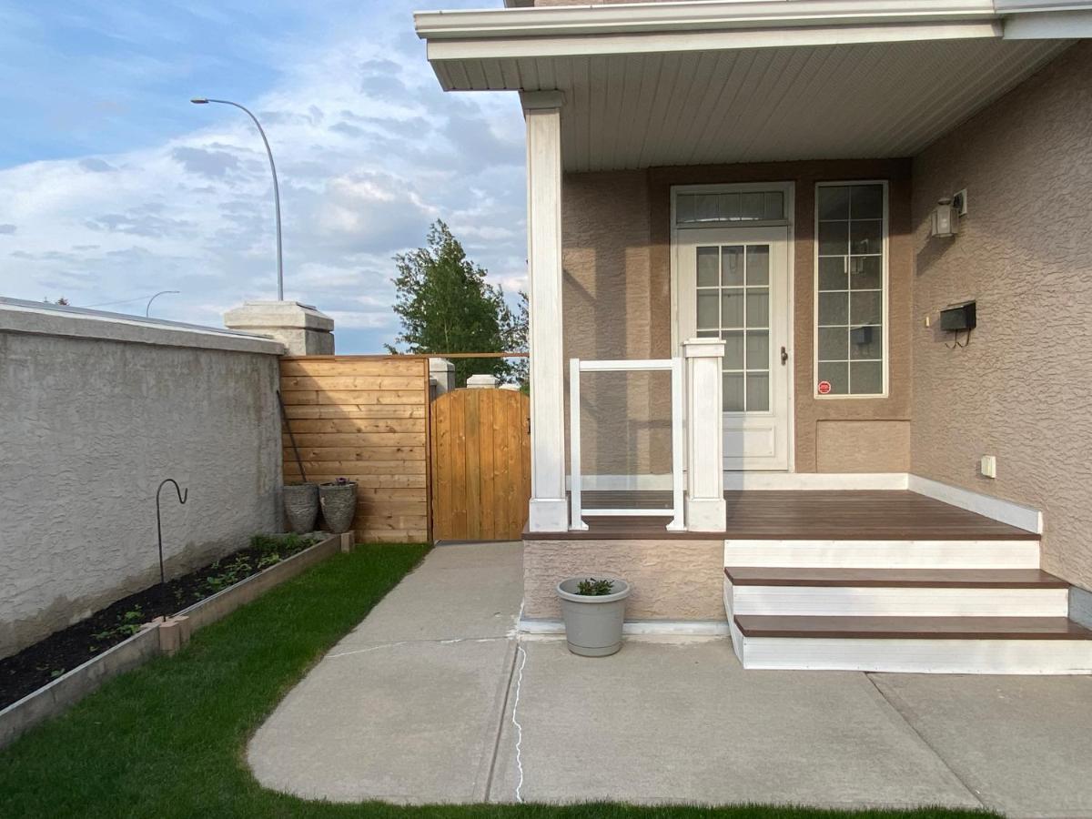 Ming'S Homestay Calgary Bagian luar foto