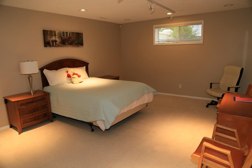 Ming'S Homestay Calgary Bagian luar foto