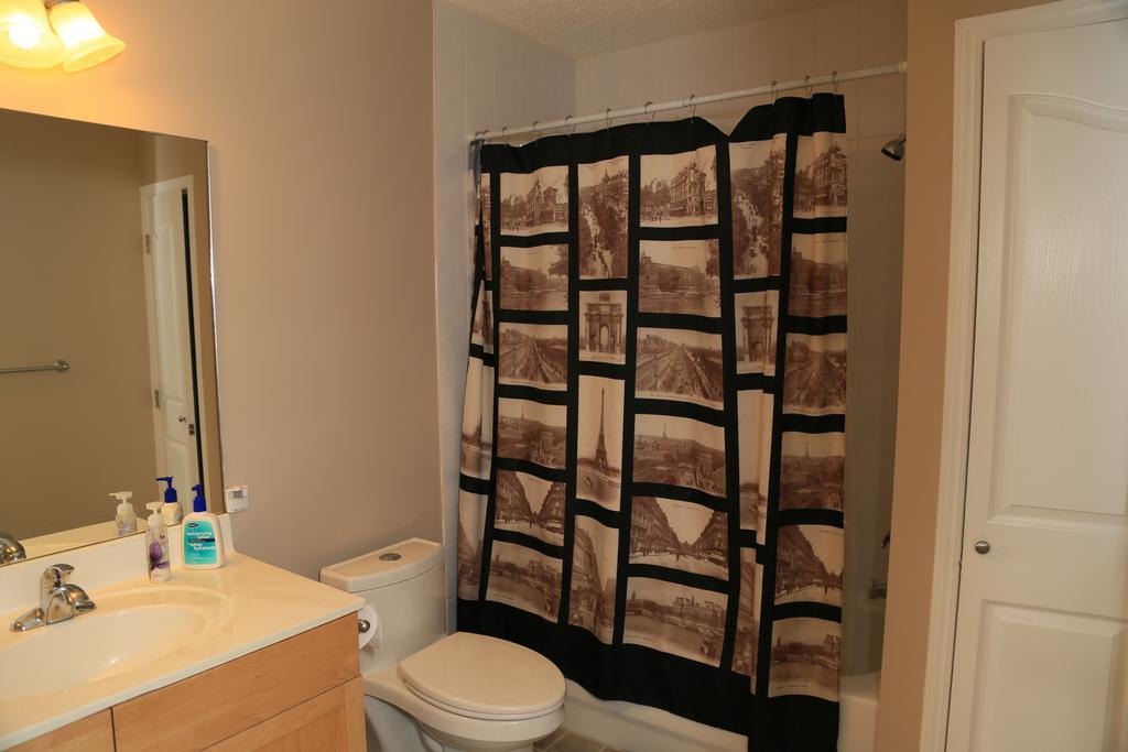 Ming'S Homestay Calgary Bagian luar foto