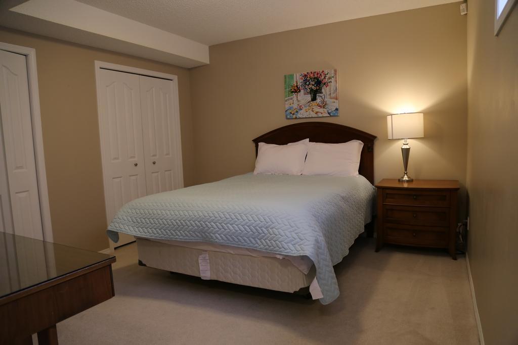 Ming'S Homestay Calgary Bagian luar foto