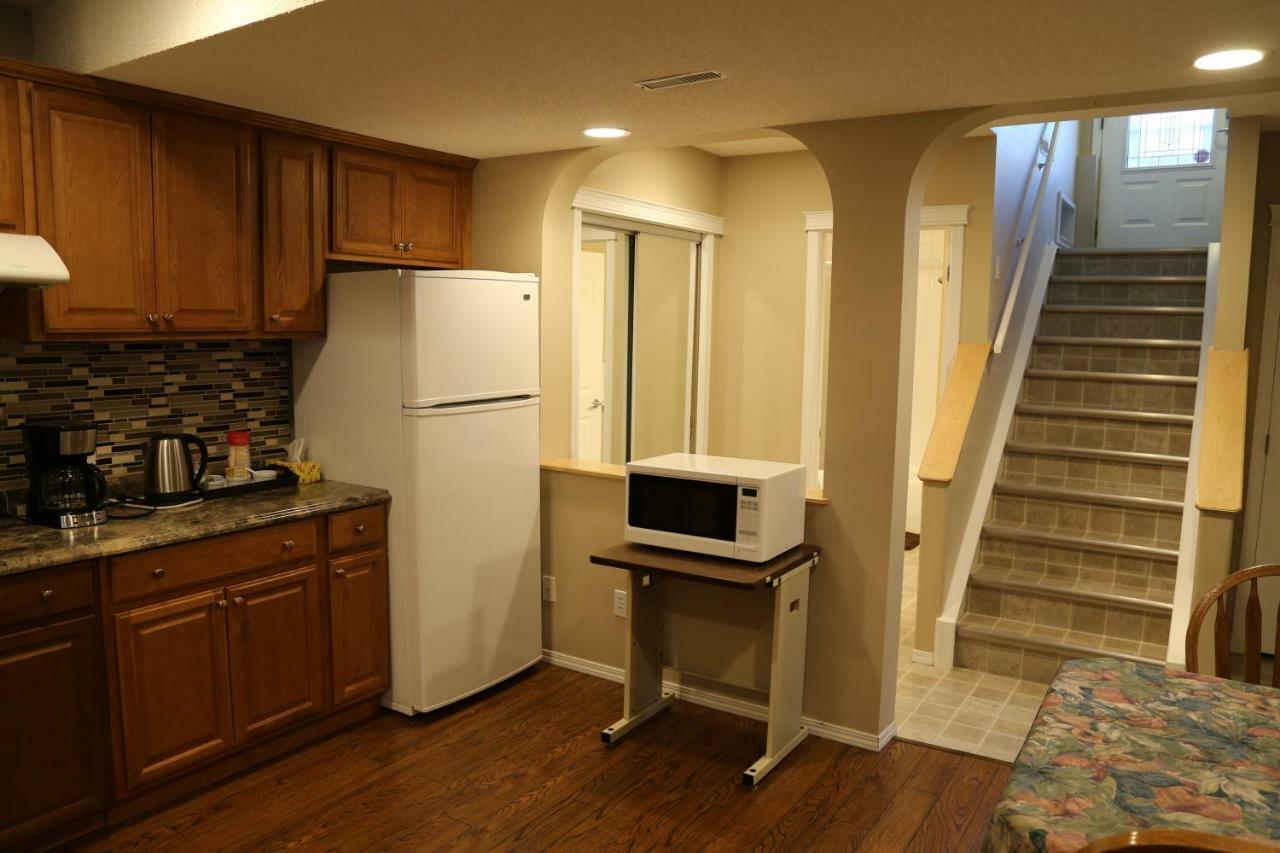 Ming'S Homestay Calgary Bagian luar foto